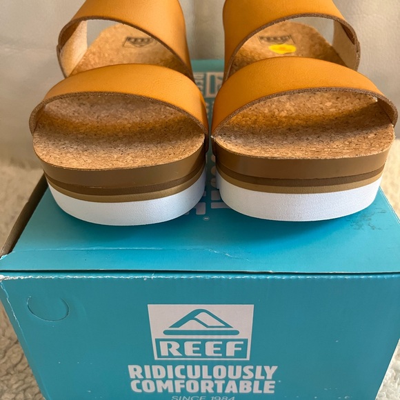 Reef Women's Cushion Vista Hi Platform Sandals White Size 9 - Picture 2 of 5